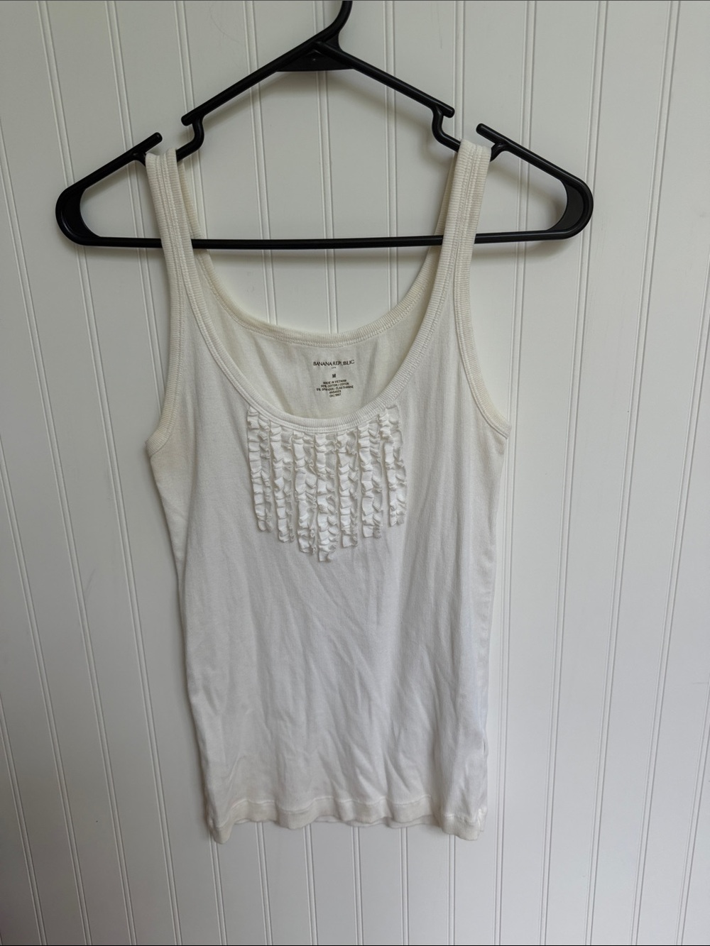 (355)Banana Republic Cream Ruffle-Front Tank Top